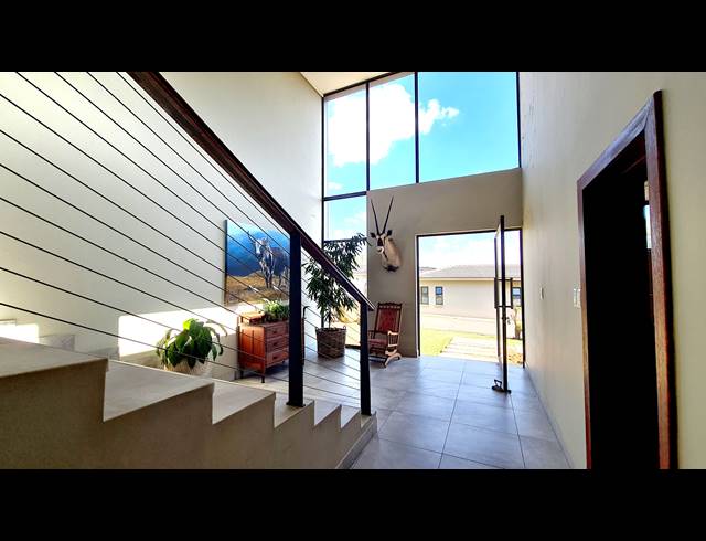 4 BEDROOM FREEHOLD FOR SALE IN SABLE HILLS